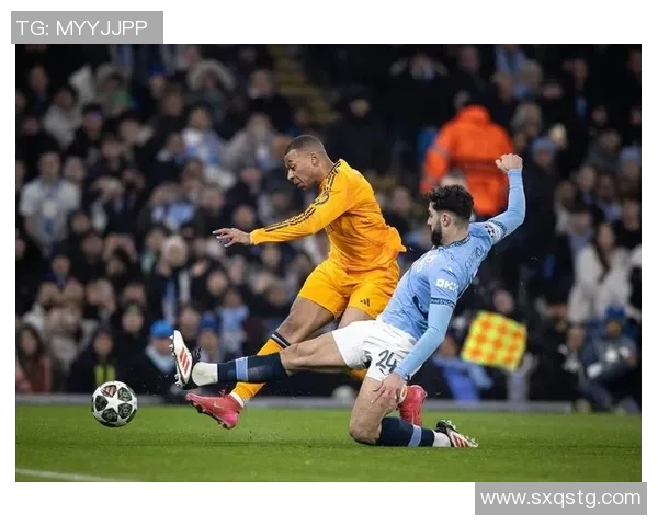 镜头捕捉：曼城赛场小动作引发热议