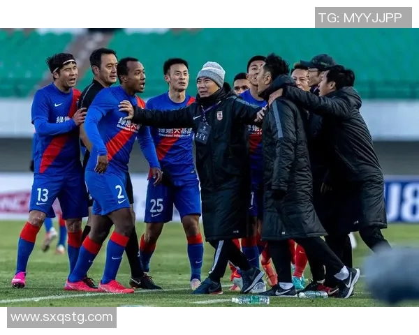 冲突升级！三分王与教练发生激烈争执